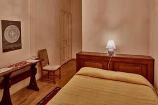 Отель Villa Delenda Ереван Двухместный номер с 1 кроватью или 2 отдельными кроватями-9