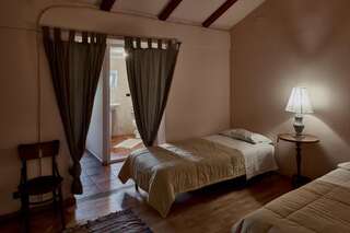 Отель Villa Delenda Ереван Двухместный номер с 1 кроватью или 2 отдельными кроватями-11